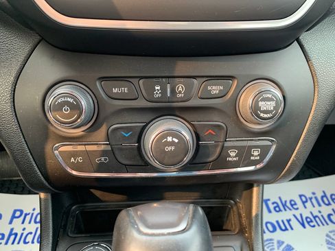 Used 2022 Jeep Cherokee Latitude AWD/4WD image 25