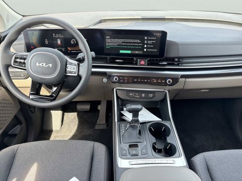 New 2026 Kia Carnival LX FWD image 12