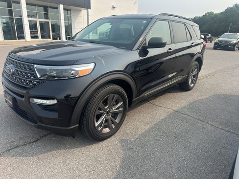 Used 2021 Ford Explorer XLT w/ Equipment Group 202A image 1