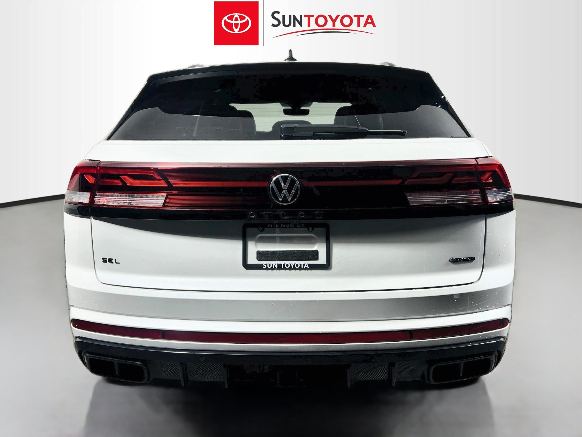 Used 2026 Volkswagen Atlas Cross Sport SEL R-Line AWD/4WD image 5