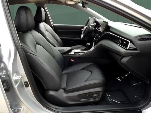 Used 2024 Toyota Camry XLE image 15