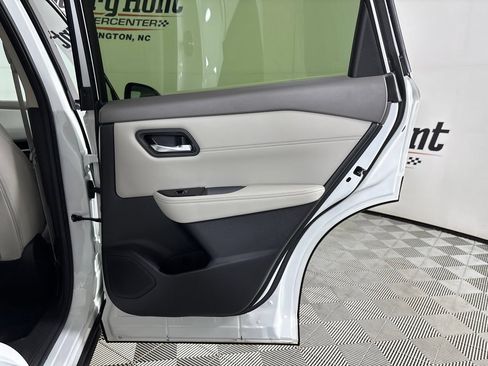 Used 2023 Nissan Rogue SL AWD/4WD image 28