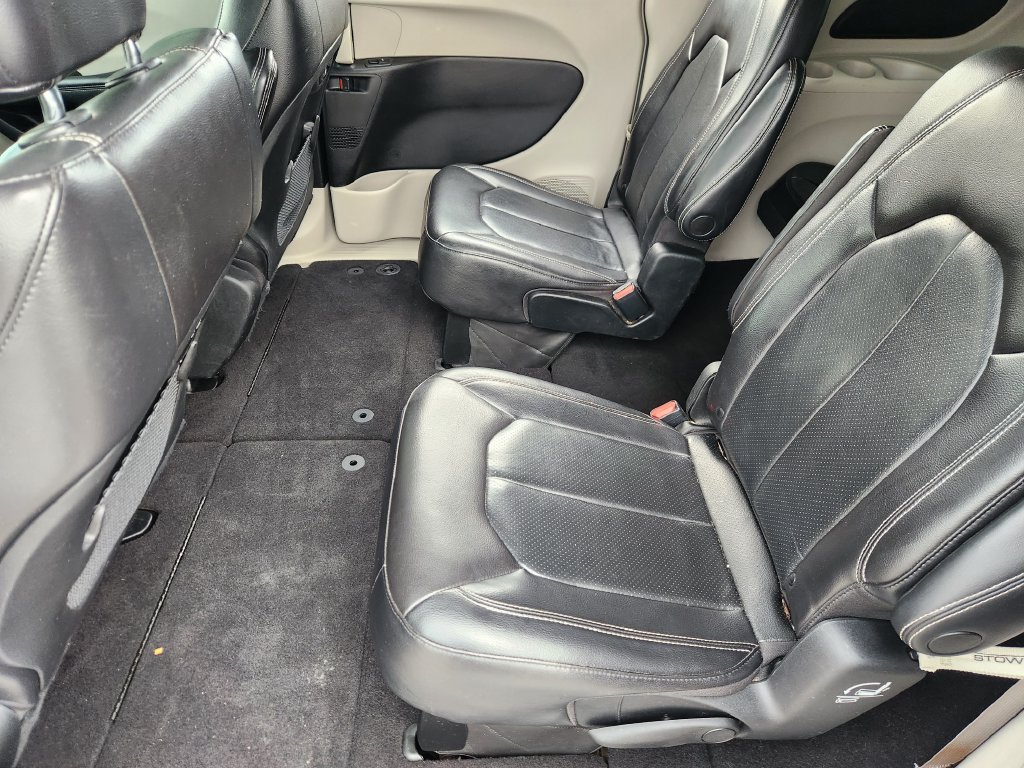 Used 2022 Chrysler Pacifica Touring-L FWD image 21