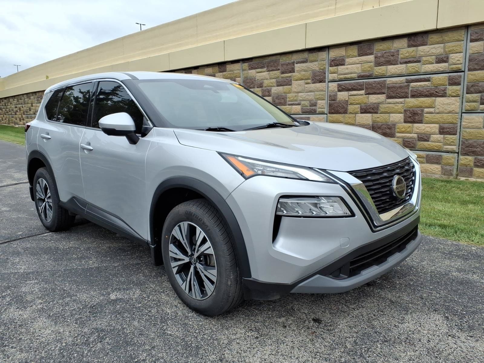 Used 2021 Nissan Rogue SV AWD/4WD image 2