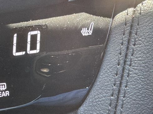 New 2025 Cadillac XT6 Luxury image 25