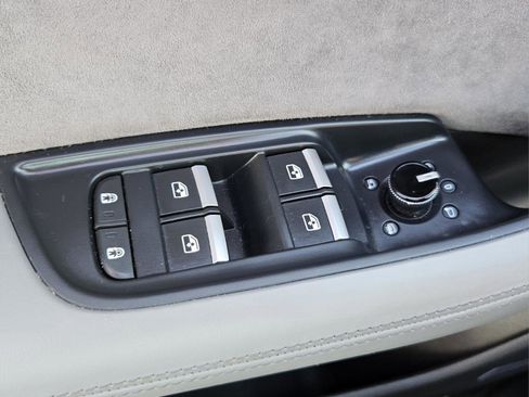 Used 2022 Audi SQ8 Prestige w/ Prestige Package image 41