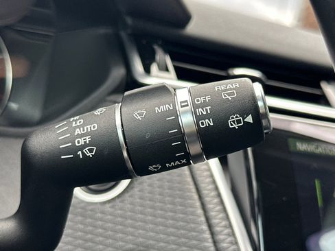 Used 2019 Land Rover Range Rover Velar S AWD/4WD image 34