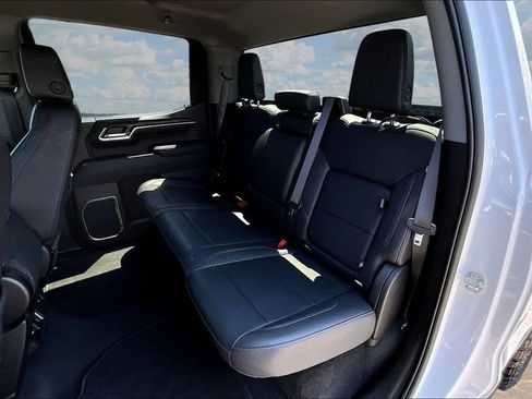 Used 2025 GMC Sierra 1500 SLT AWD/4WD image 25