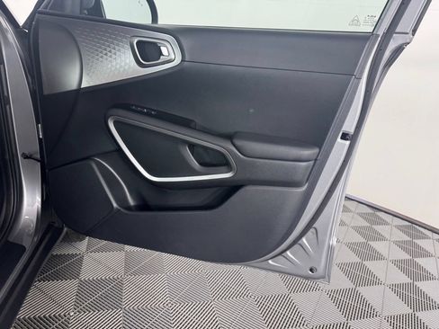 Used 2025 Kia Soul LX FWD image 27