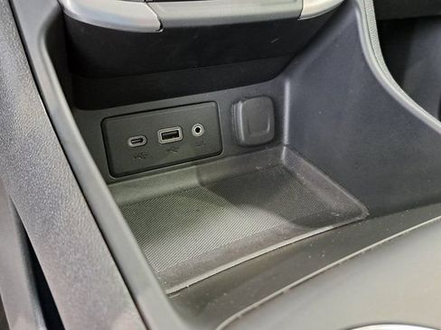 Used 2024 GMC Terrain SLE AWD/4WD image 16