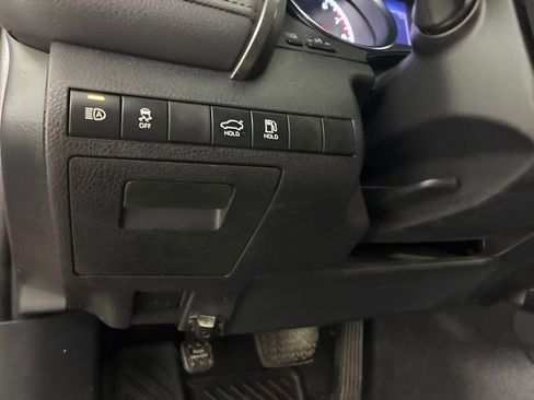 Used 2019 Toyota Camry LE image 20