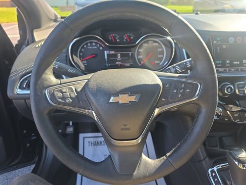 Used 2017 Chevrolet Cruze Premier image 18