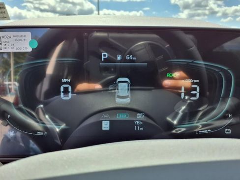 New 2025 Kia Niro EX Touring image 18