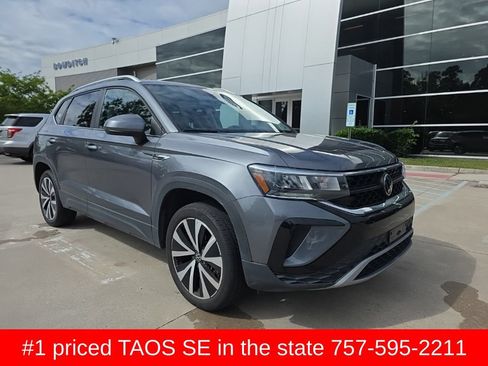 Used 2023 Volkswagen Taos SE FWD image 2