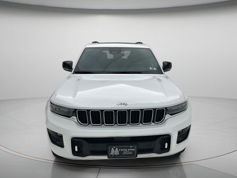 Used 2023 Jeep Grand Cherokee Overland w/ Luxury Tech Group IV AWD/4WD image 2