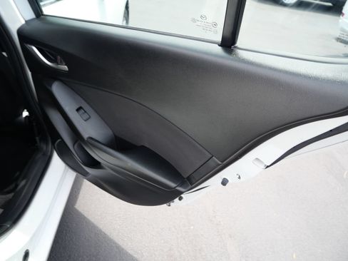Used 2016 MAZDA MAZDA3 i Touring FWD image 23
