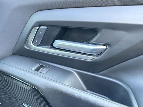 Used 2025 Chevrolet Silverado EV LT image 31