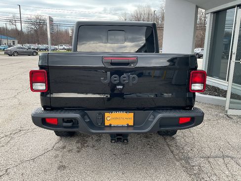Used 2022 Jeep Gladiator Sport image 6