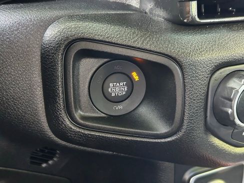 Certified 2025 Jeep Gladiator Sport AWD/4WD image 40