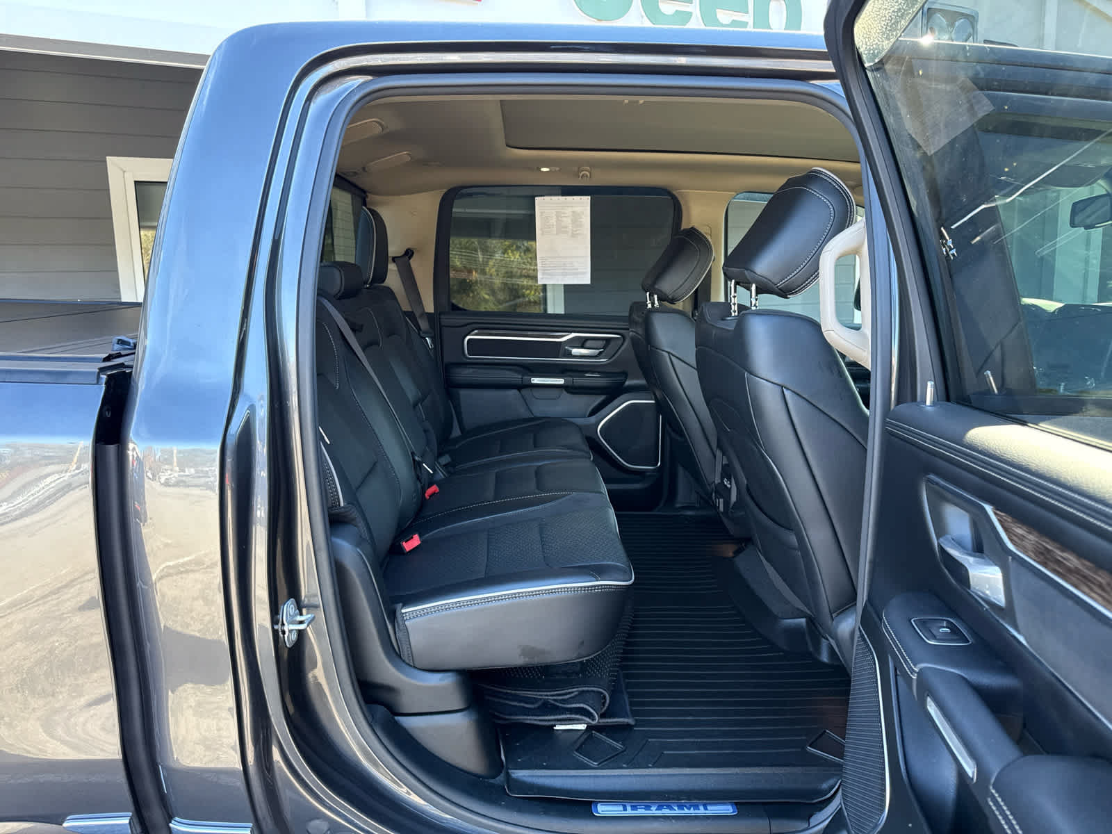 Used 2020 RAM 1500 Laramie AWD/4WD image 19