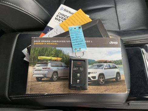 Used 2023 Jeep Grand Cherokee L Overland w/ Advanced Protech Group III AWD/4WD image 72