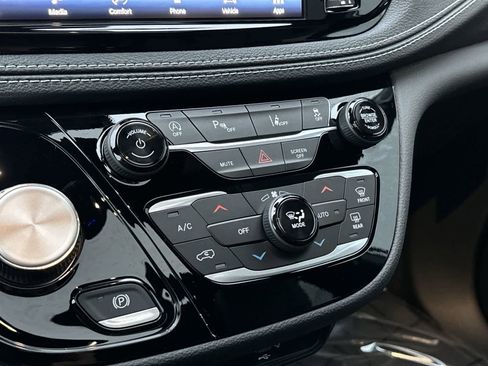 New 2026 Chrysler Pacifica Select w/ S Appearance Package image 20