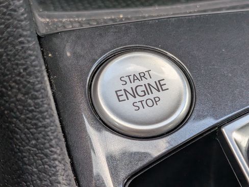 Certified 2023 Volkswagen Tiguan SE R-Line FWD image 29