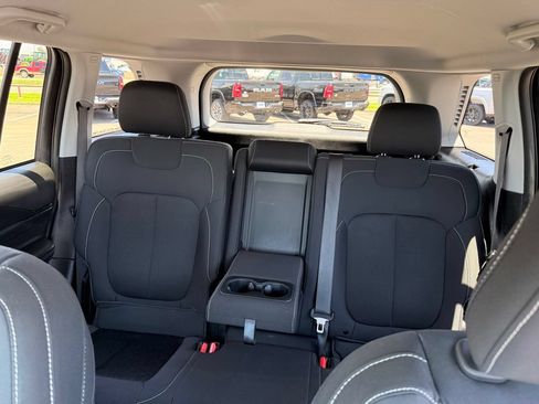 Used 2024 Jeep Grand Cherokee Laredo AWD/4WD image 41
