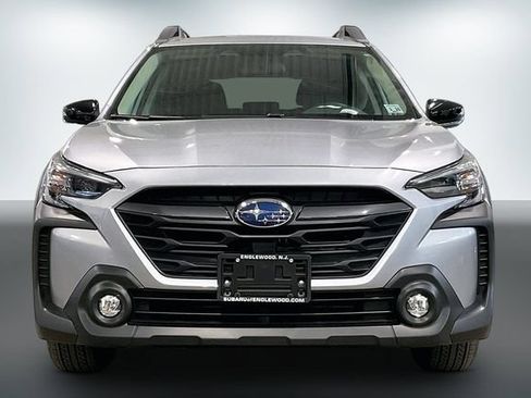 Used 2025 Subaru Outback Premium AWD/4WD image 2