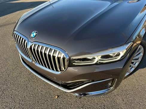 Used 2020 BMW 740i w/ Premium Package image 8