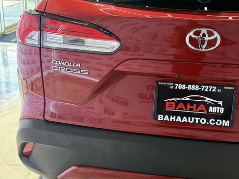 Used 2022 Toyota Corolla Cross LE w/ Moonroof Package image 10