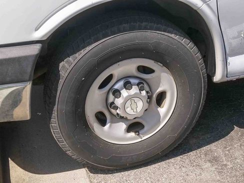 Used 2014 Chevrolet Express 2500 RWD image 5