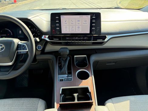 Used 2021 Toyota Sienna LE image 20