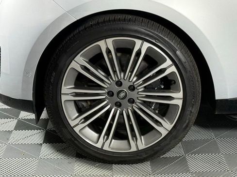 New 2025 Land Rover Range Rover SE image 14