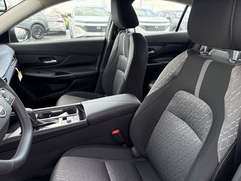 Used 2026 Nissan Sentra SV w/ SV Convenience Package FWD image 5