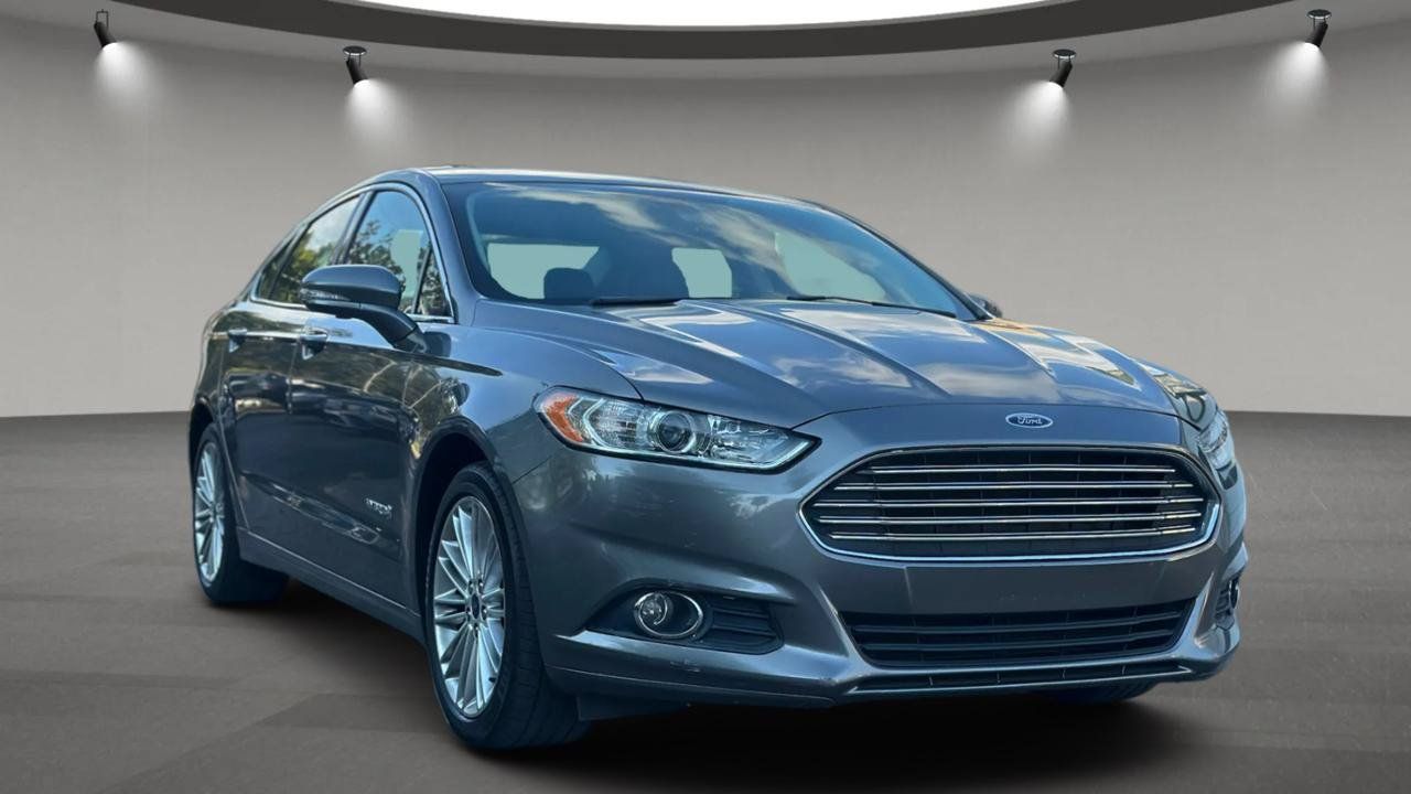 Used 2014 Ford Fusion SE w/ Equipment Group 502A FWD image 2