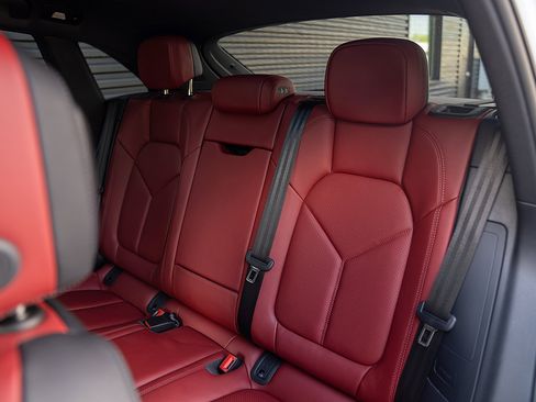 Certified 2026 Porsche Macan AWD/4WD image 20
