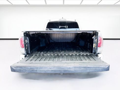 Used 2020 Toyota Tacoma TRD Sport w/ Technology Package AWD/4WD image 16