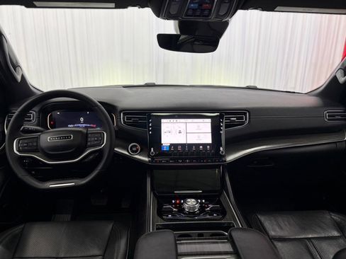 Used 2023 Jeep Wagoneer Series III w/ Premium Group I AWD/4WD image 10