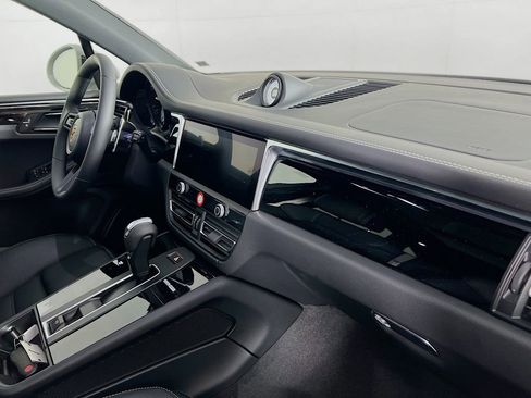 New 2026 Porsche Macan image 31