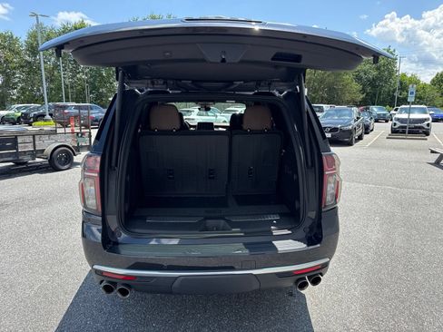 Used 2023 Chevrolet Tahoe High Country AWD/4WD image 10