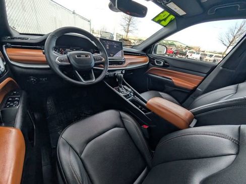Used 2024 Jeep Compass Limited image 5
