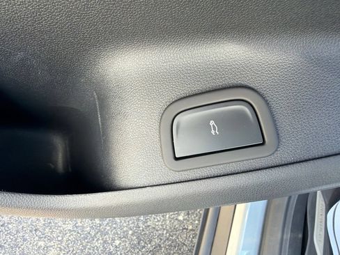 Used 2025 Chevrolet Traverse LT w/ Sun and Wheel Package FWD image 13