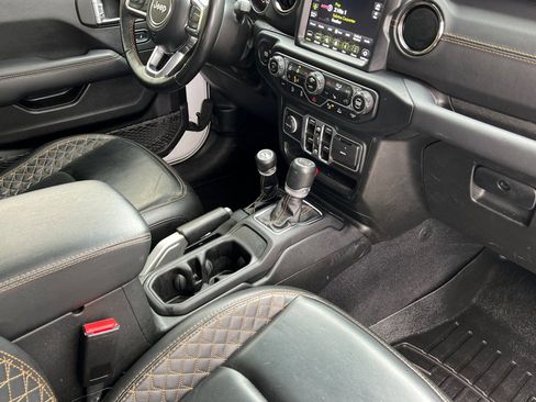 Used 2022 Jeep Wrangler Unlimited Sahara image 16