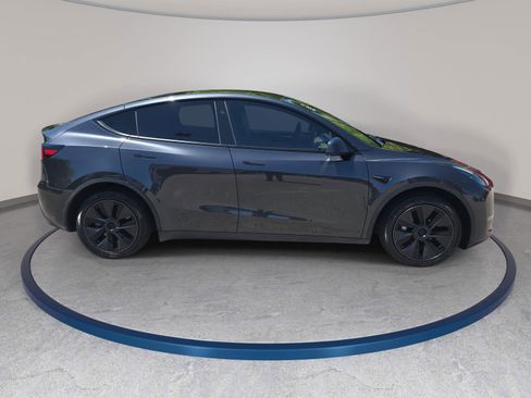 Used 2025 Tesla Model Y Long Range AWD/4WD image 4