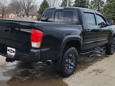 Used 2017 Toyota Tacoma TRD Off-Road w/ Tow Package (A/T) image 5