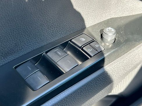 Used 2025 Toyota Camry SE w/ Convenience Package image 22