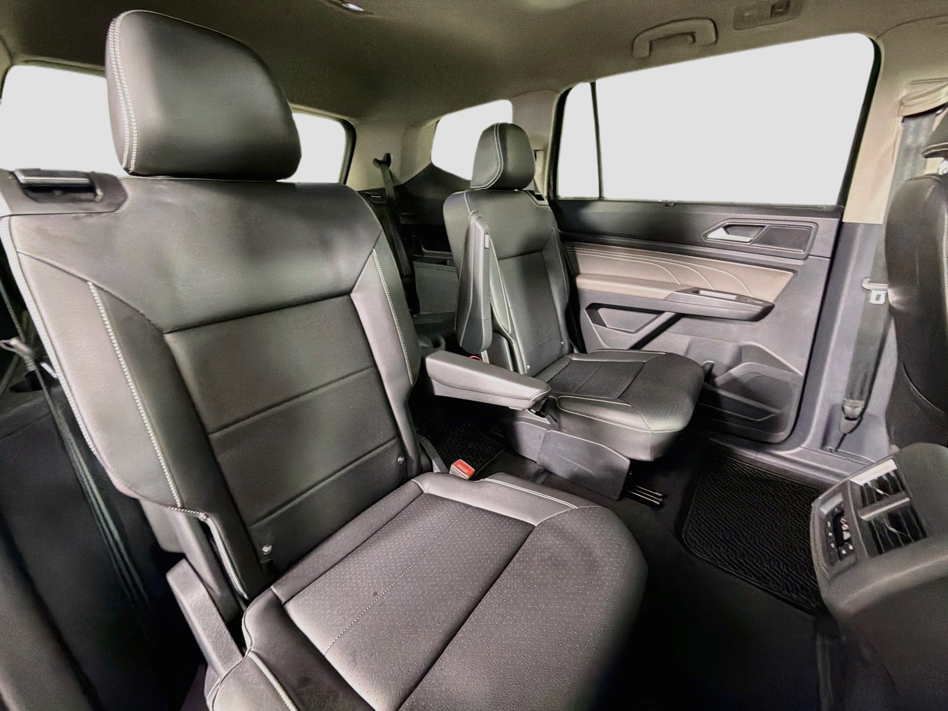 Used 2023 Volkswagen Atlas SEL R-Line AWD/4WD image 28