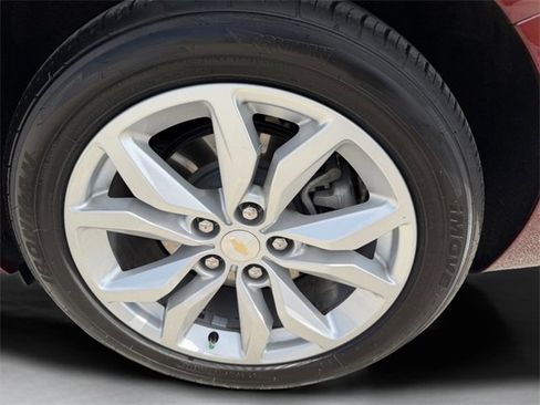 Used 2017 Chevrolet Impala LT w/ Convenience Package image 33