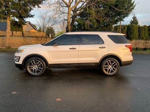Used 2017 Ford Explorer Sport w/ Equipment Group 401A image 2
